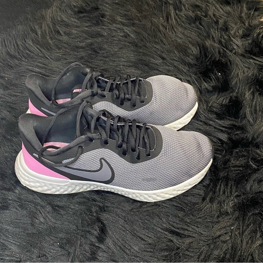 Nike Revolution 5 Running Shoes Women’s size 12 W Pink Black and Gray - Picture 3 of 14